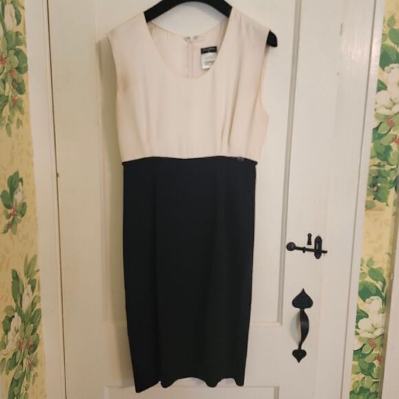 Auth. Pristine Chanel P40729W04854 Blk/Ecru Silk Dress Sz.4 US/42 EU Ret.$4400 - Picture 9 of 9